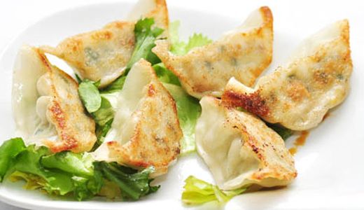E5 – Gyoza (raviolis grillés)<br>au poulet ou végétarien x 6