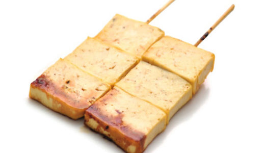 Y13 – Tofu (pois fermenté)<br>2 brochettes