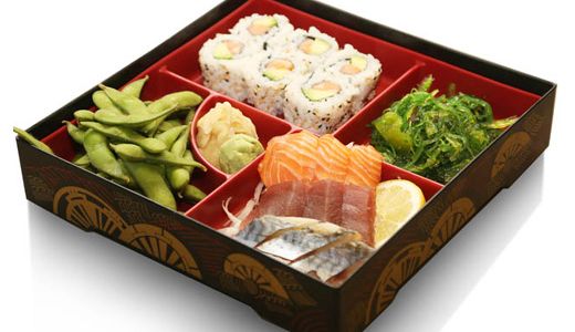 B4 – California, édamame, sashimi, wakame